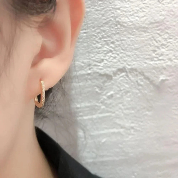 925 Sterling Silver Diamond CZ Huggie Oval Hoop Earrings Minimalist Small Hoops - Picture 4 of 5